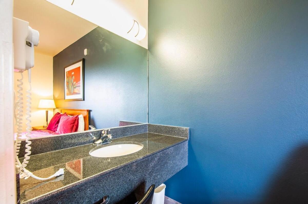 Sierra Vista Studio Apartment With Full Kitchen And King Bed Exterior foto
